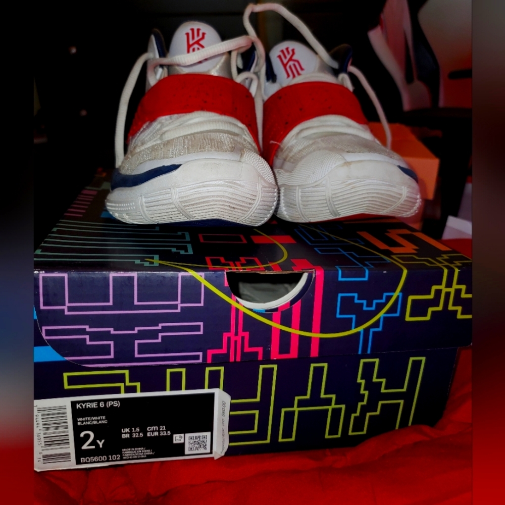 Kyrie 6 (PS) Size 2Y